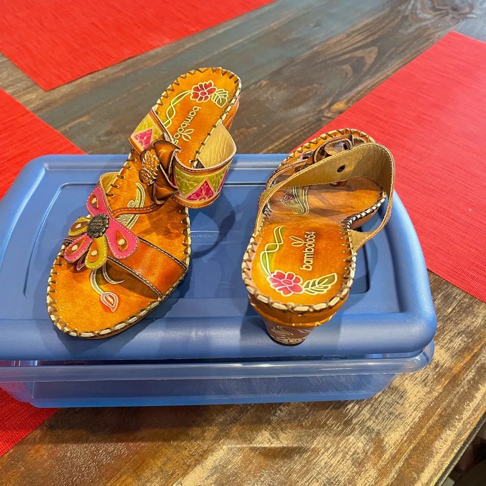 BAMBOO 54 ISLAND RESORT WEAR
LEATHER SANDALS